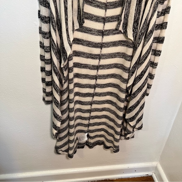 Volcom Crystal Moon Wrap Sweater Cream Gray Stripes - Picture 3 of 10